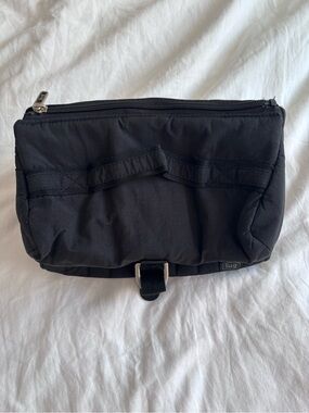 Lug flip top cosmetic bag / toiletry bag